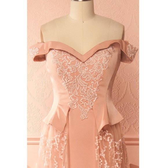 Princess Aurora Inspired Pink Embroidered Lace Gown "Belén" - Picture 4 of 8